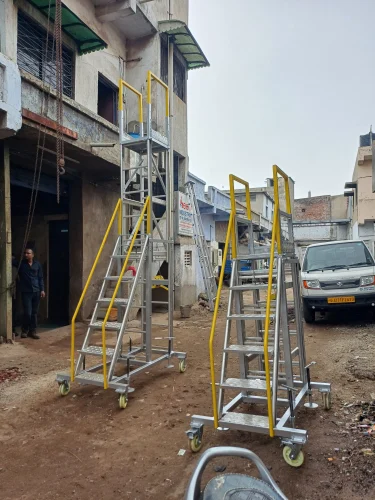 Aluminium Trolley Step Ladder – alternate view